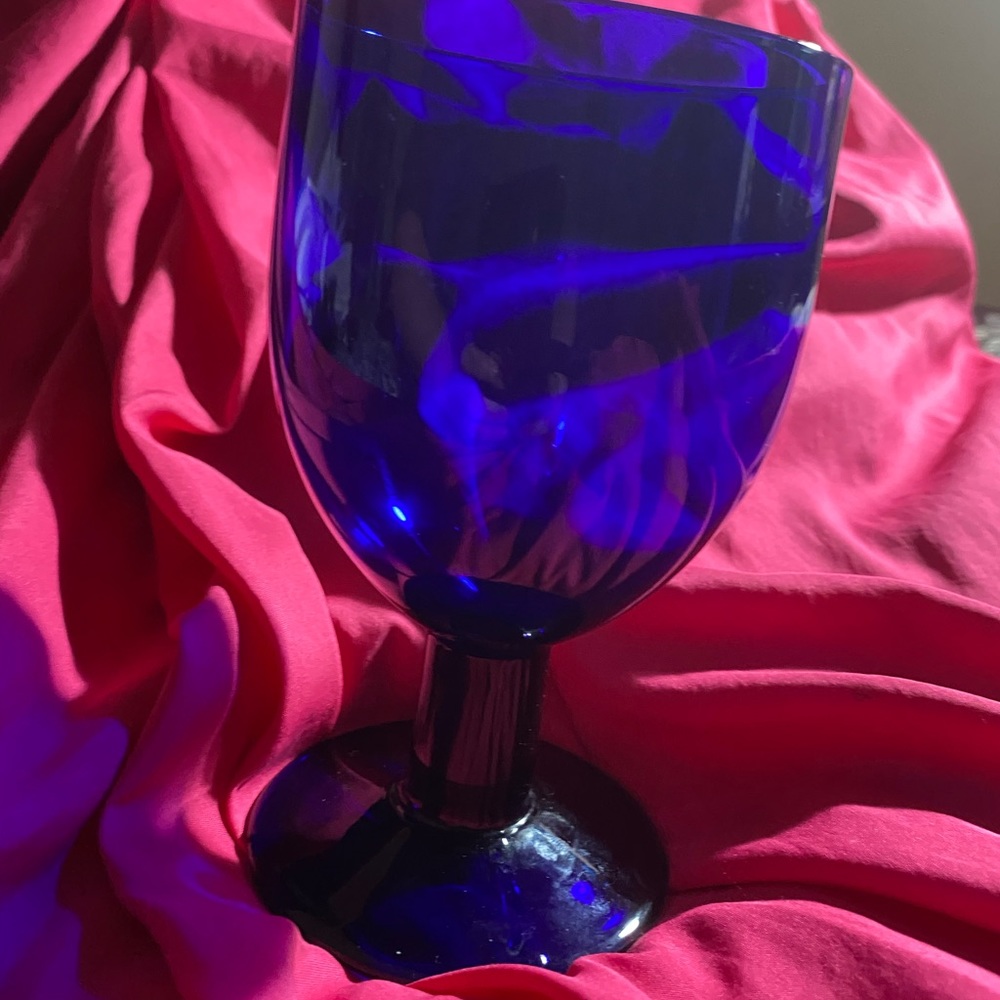 Vintage Rare Lynns “Soma” Cobalt Blue Goblet Hand Crafted 16 Oz  set of 4   $50